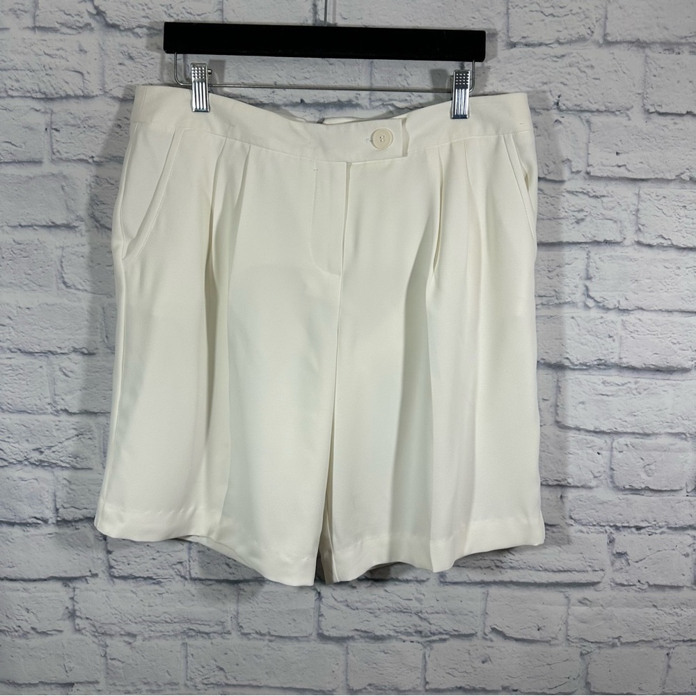 NWT Trina Turk Pleated Bermuda Shorts Sz 10 Off White